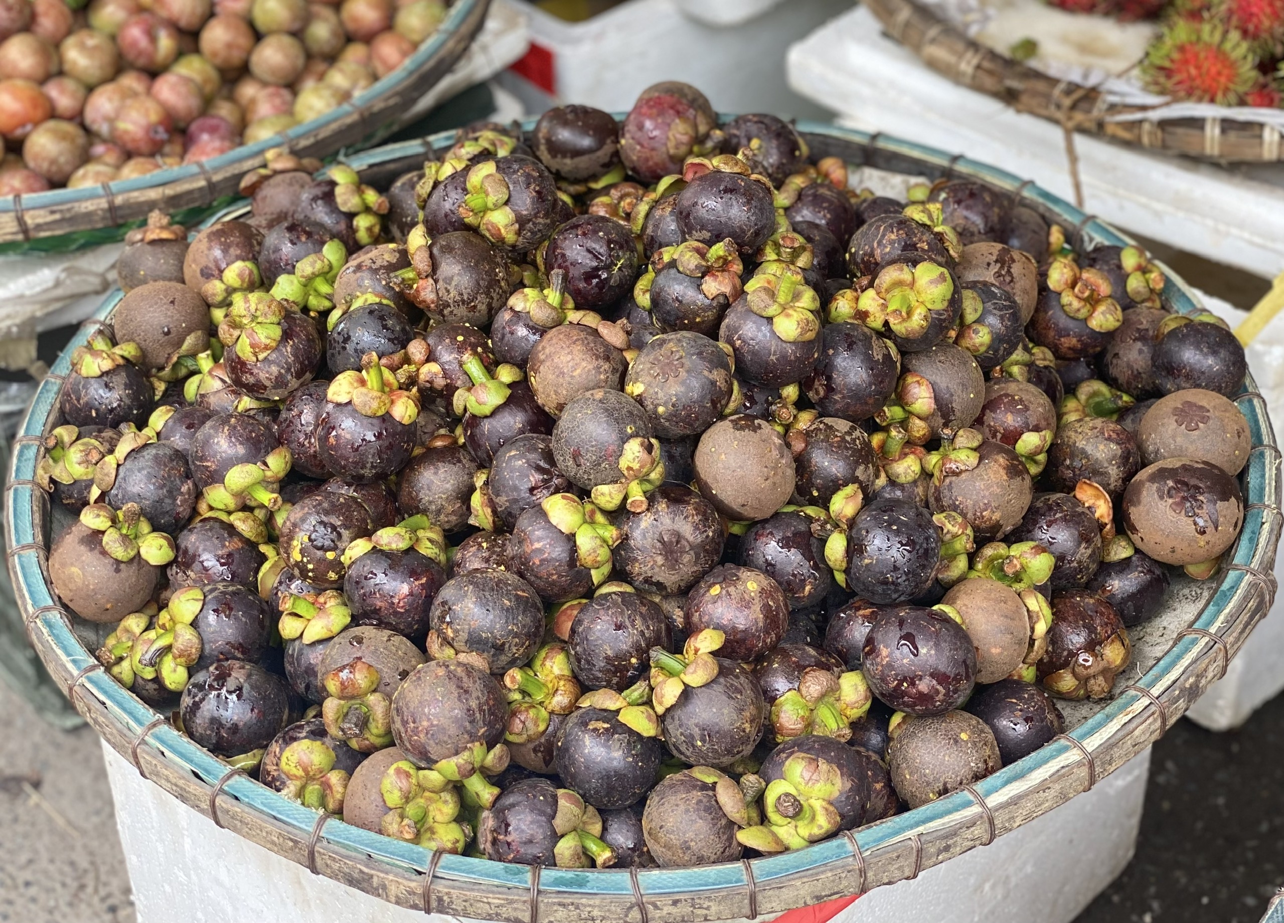 Loại quả được ví là ‘nữ hoàng’ trái cây đầu mùa giá cao, tiểu thương không dám nhập hàng vì sợ lỗ vốn- Ảnh 2.