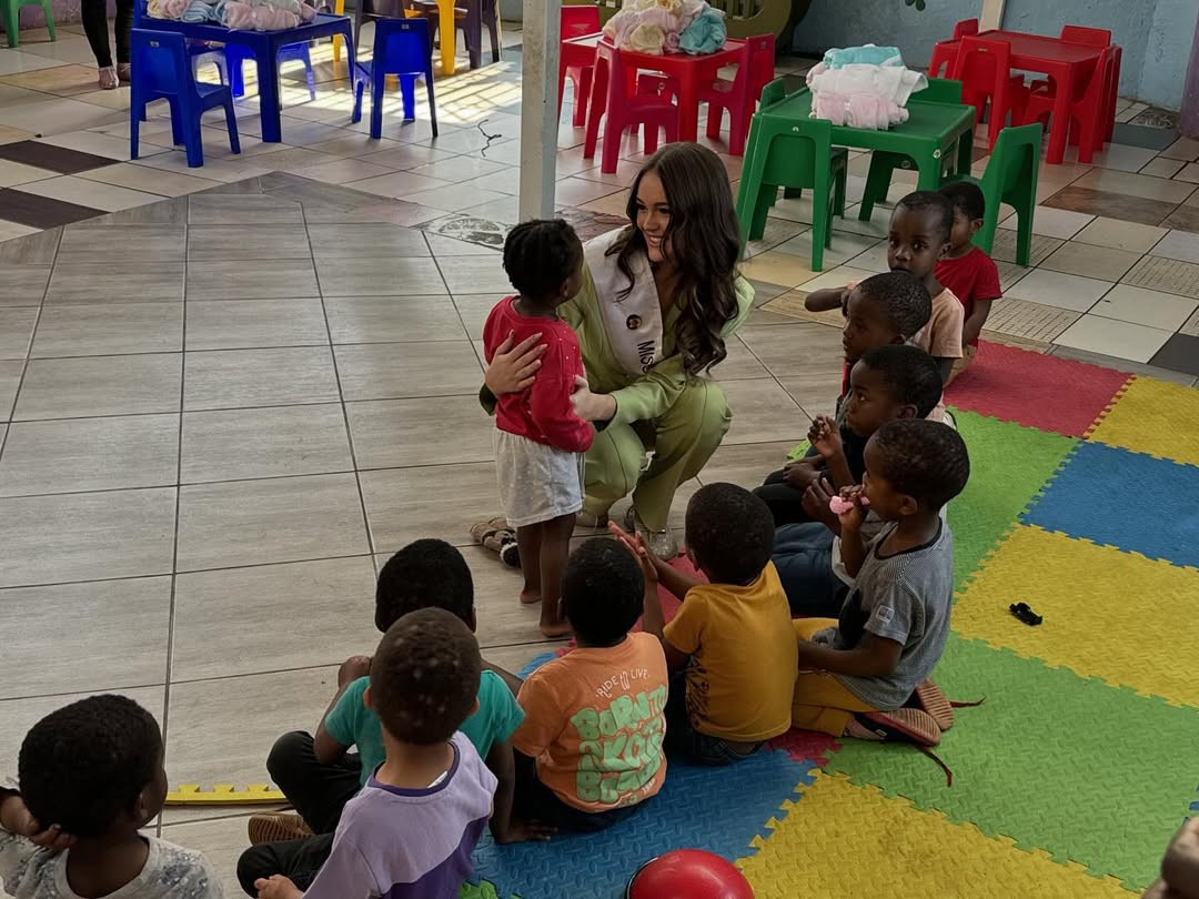 Cô gái đẹp như 'búp bê sống', làm giám đốc khi mới 18 tuổi thi Hoa hậu Thế giới - Ảnh 11. Cô gái đẹp như 'búp bê sống', làm giám đốc khi mới 18 tuổi thi Hoa hậu Thế giới - Ảnh 11.