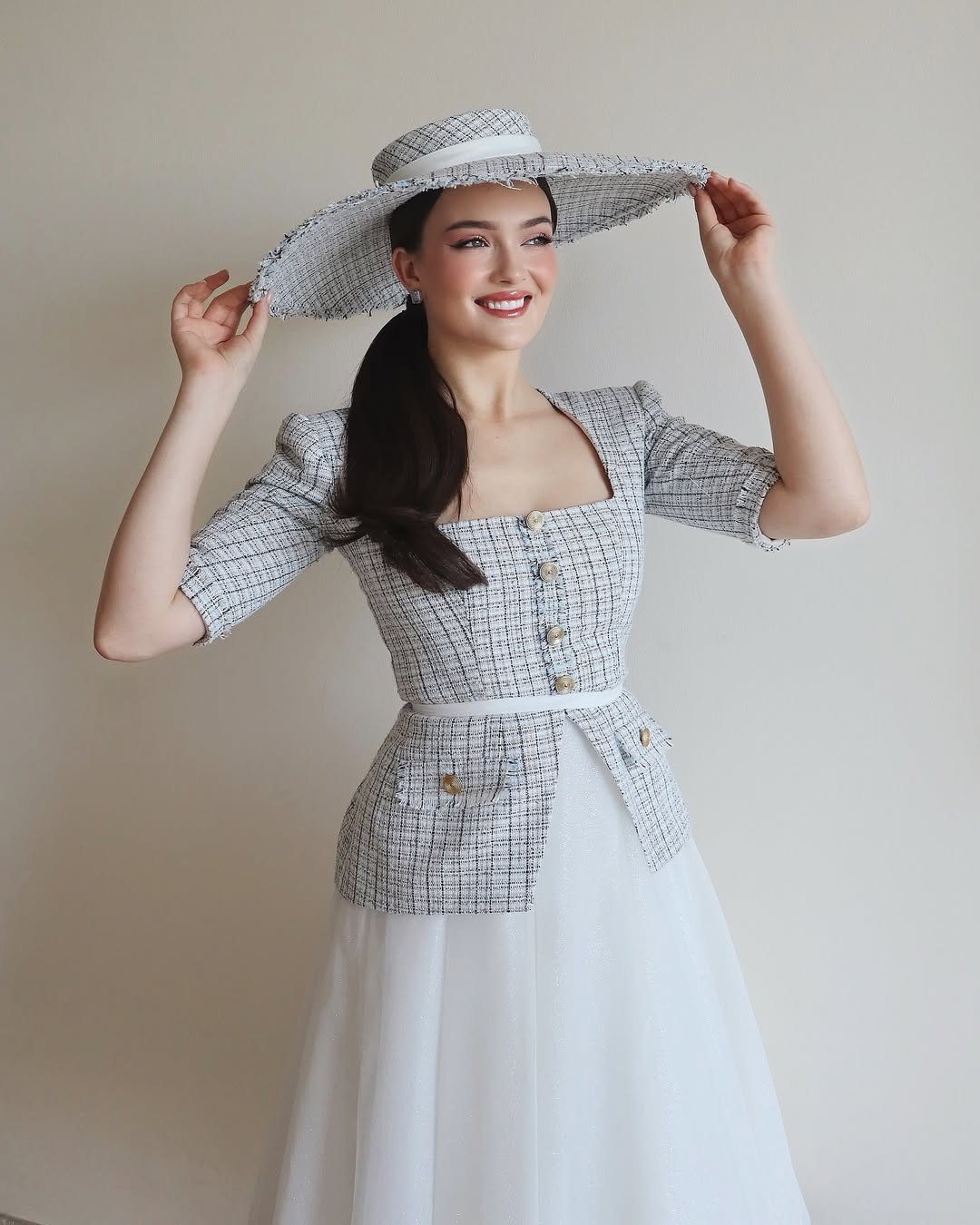 Cô gái đẹp như 'búp bê sống', làm giám đốc khi mới 18 tuổi thi Hoa hậu Thế giới - Ảnh 26. Cô gái đẹp như 'búp bê sống', làm giám đốc khi mới 18 tuổi thi Hoa hậu Thế giới - Ảnh 26.