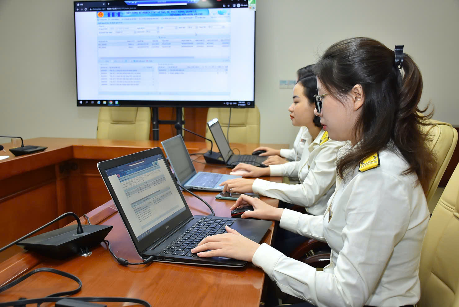 tạm dừng dịch vụ thuế điện tử