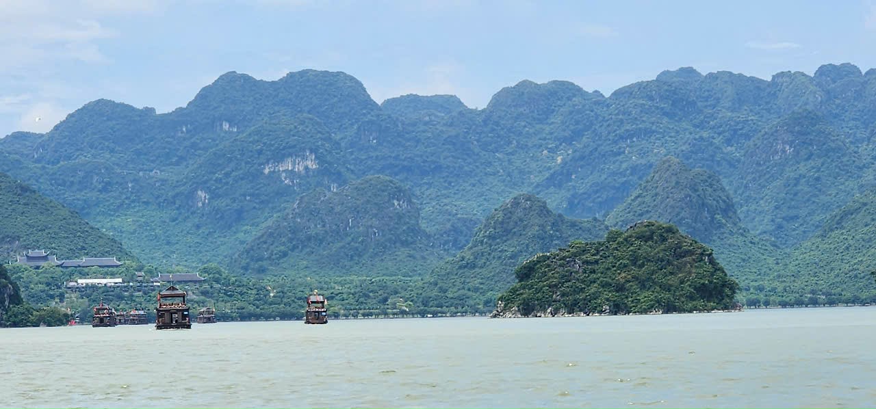 Chiêm ngưỡng xá lợi Phật Thích Ca Mâu Ni ở chùa Tam Chúc tỉnh Hà Nam- Ảnh 2. Chiêm ngưỡng xá lợi Phật Thích Ca Mâu Ni ở chùa Tam Chúc tỉnh Hà Nam- Ảnh 2.