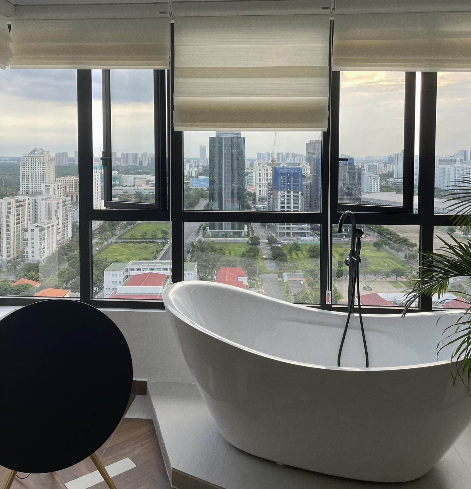 Hoa hậu quê Nam Định sở hữu 2 vương miện giờ tận hưởng cuộc sống ra sao ở tuổi 29?- Ảnh 10. Hoa hậu quê Nam Định sở hữu 2 vương miện giờ tận hưởng cuộc sống ra sao ở tuổi 29?- Ảnh 10.