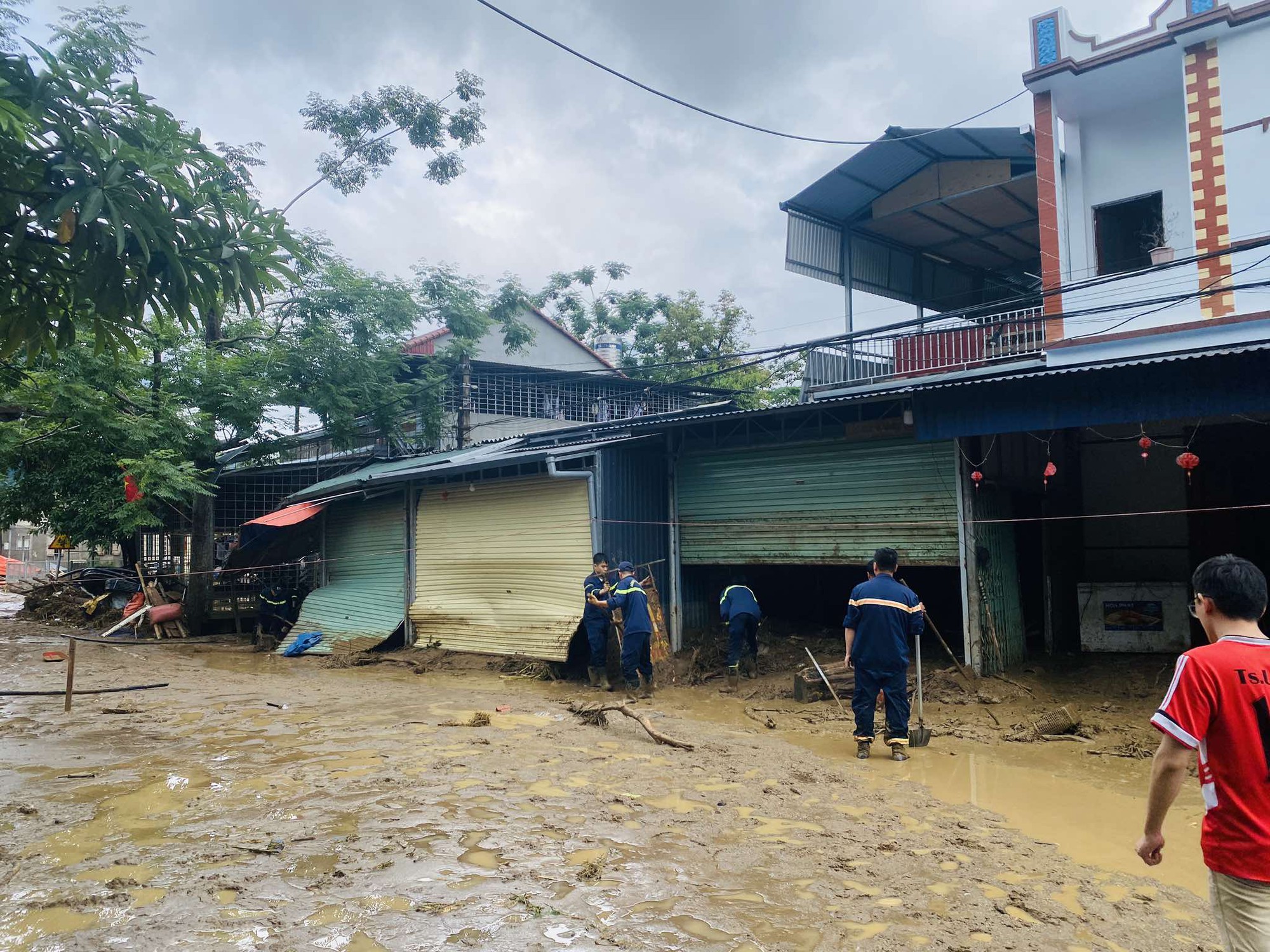 Hiện trường 'tan hoang' sau trận lũ quét khiến 4 người tử vong ở tỉnh nghèo Bắc Kạn- Ảnh 11. Hiện trường 'tan hoang' sau trận lũ quét khiến 4 người tử vong ở tỉnh nghèo Bắc Kạn- Ảnh 11.