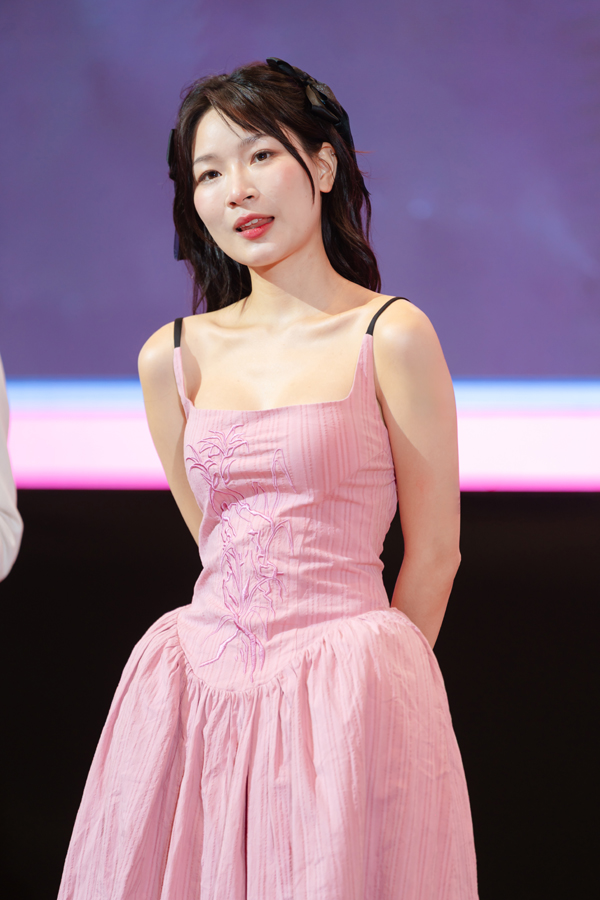 Nhan sắc xinh đẹp của hotgirl gen Z được mời tham dự Paris Fashion Week - Ảnh 10. Nhan sắc xinh đẹp của hotgirl gen Z được mời tham dự Paris Fashion Week - Ảnh 10.