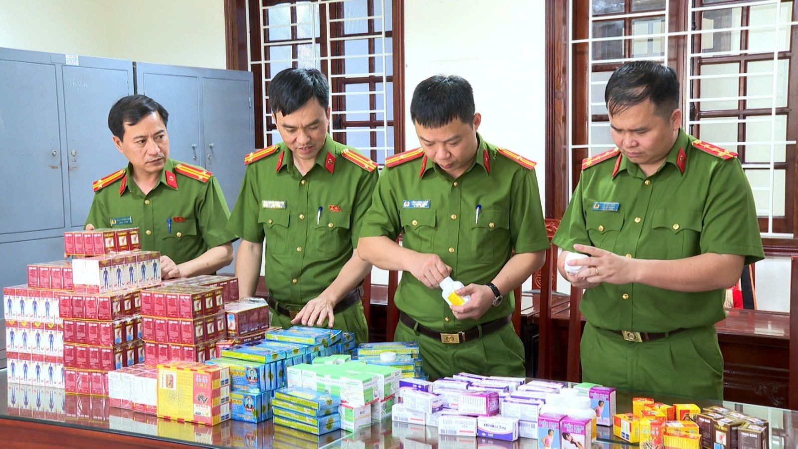 Bộ Y tế đề nghị các tỉnh, thành mở đợt cao điểm ngăn chặn, phòng chống thuốc, mỹ phẩm, sữa, thực phẩm bảo vệ sức khoẻ giả- Ảnh 1. Bộ Y tế đề nghị các tỉnh, thành mở đợt cao điểm ngăn chặn, phòng chống thuốc, mỹ phẩm, sữa, thực phẩm bảo vệ sức khoẻ giả- Ảnh 1.