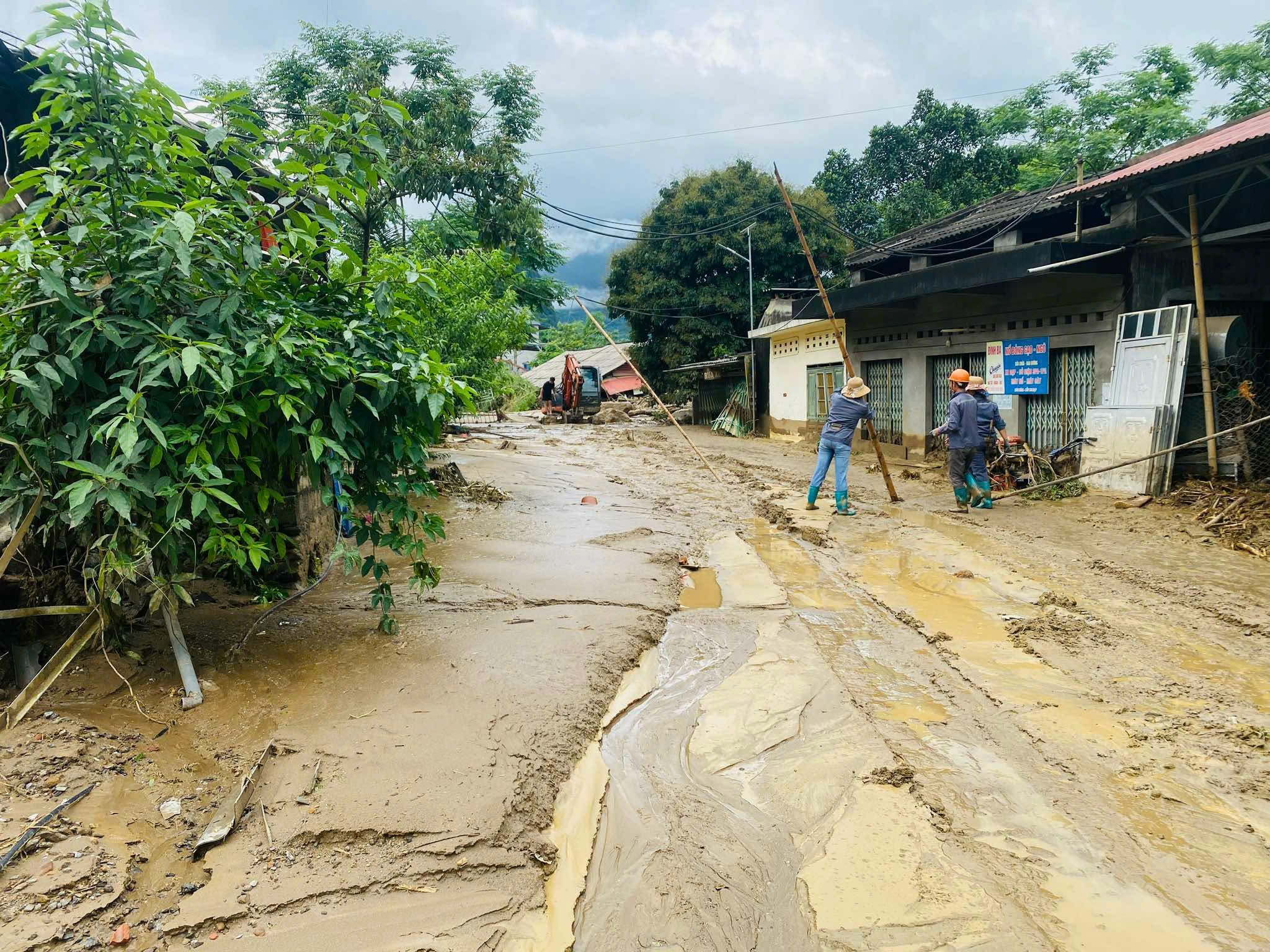 Hiện trường 'tan hoang' sau trận lũ quét khiến 4 người tử vong ở tỉnh nghèo Bắc Kạn- Ảnh 4. Hiện trường 'tan hoang' sau trận lũ quét khiến 4 người tử vong ở tỉnh nghèo Bắc Kạn- Ảnh 4.