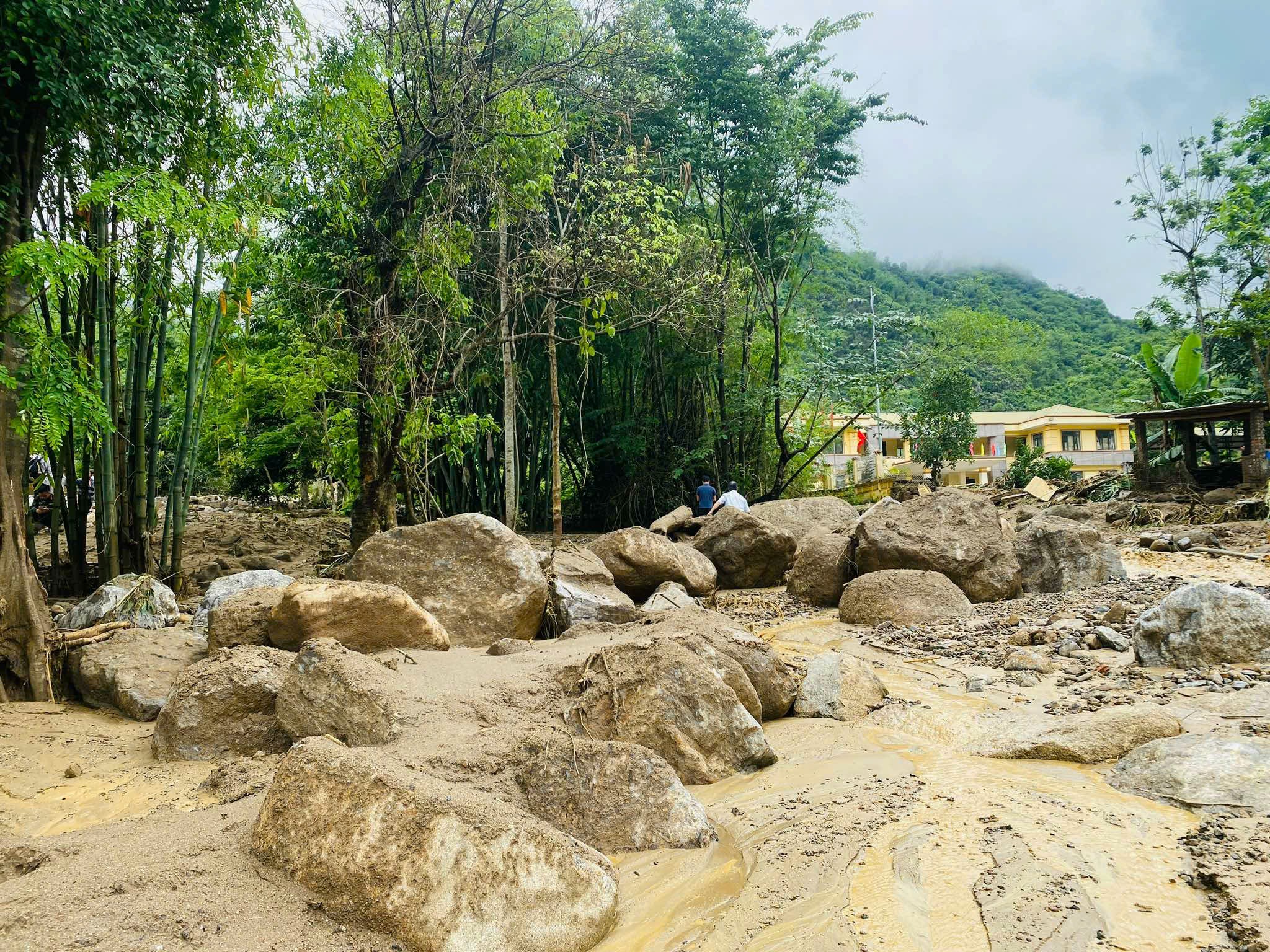 Hiện trường 'tan hoang' sau trận lũ quét khiến 4 người tử vong ở tỉnh nghèo Bắc Kạn- Ảnh 6. Hiện trường 'tan hoang' sau trận lũ quét khiến 4 người tử vong ở tỉnh nghèo Bắc Kạn- Ảnh 6.