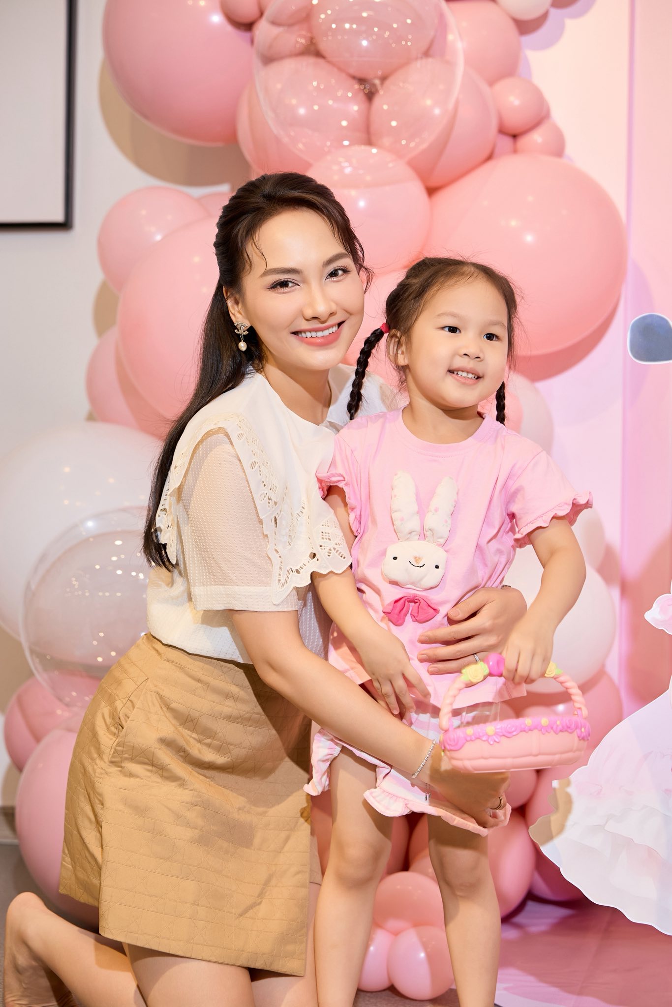 Con gái 4 tuổi của Bảo Thanh gây chú ý với bộ đồ đơn giản trong lần đầu tổ chức sinh nhật- Ảnh 3. Con gái 4 tuổi của Bảo Thanh gây chú ý với bộ đồ đơn giản trong lần đầu tổ chức sinh nhật- Ảnh 3.