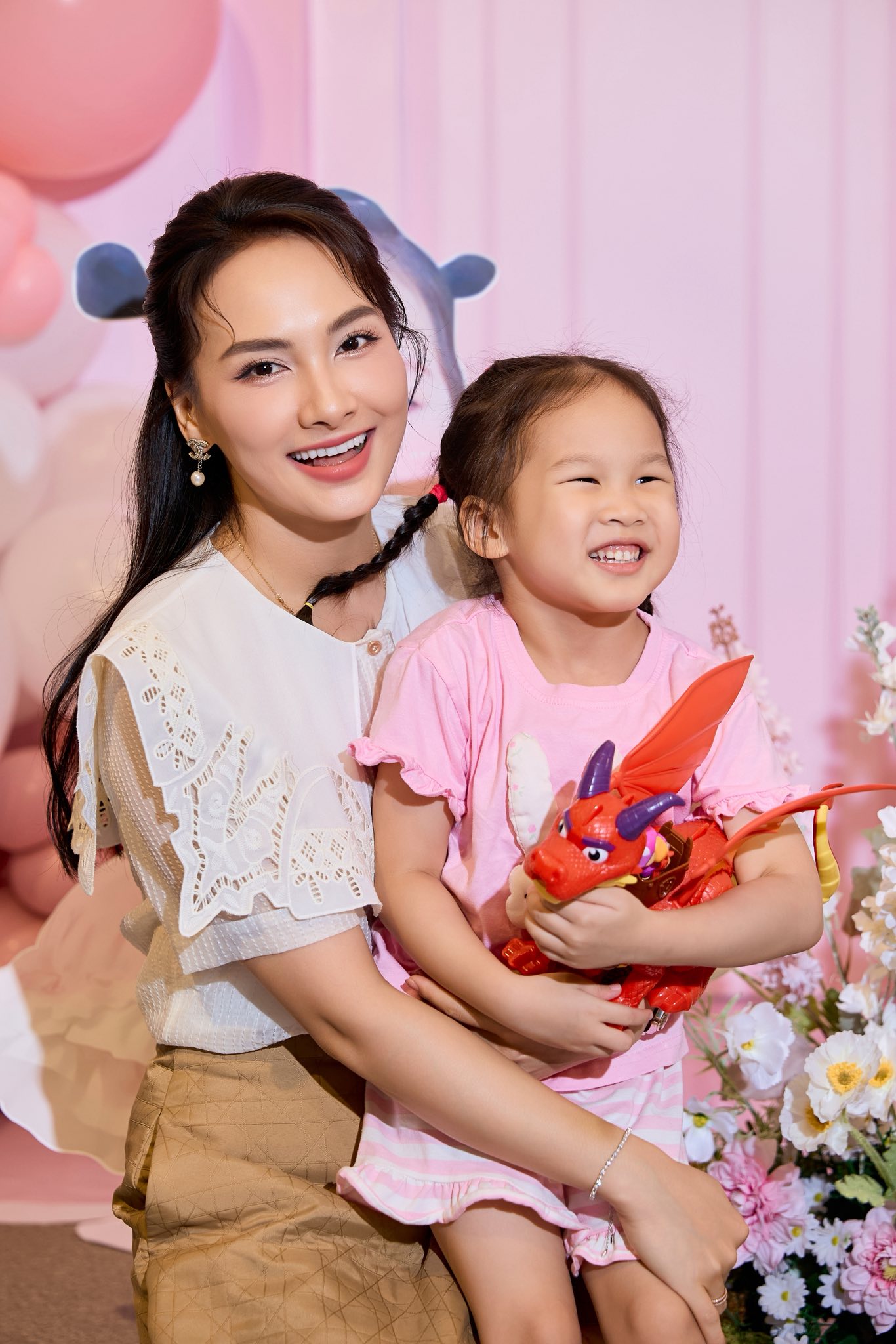 Con gái 4 tuổi của Bảo Thanh gây chú ý với bộ đồ đơn giản trong lần đầu tổ chức sinh nhật- Ảnh 4. Con gái 4 tuổi của Bảo Thanh gây chú ý với bộ đồ đơn giản trong lần đầu tổ chức sinh nhật- Ảnh 4.