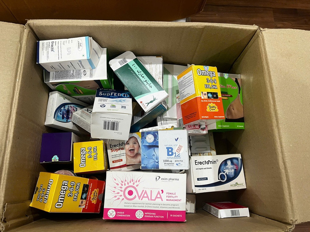 Cận cảnh một số sản phẩm trong đường dây sản xuất thực phẩm chức năng giả mới bị triệt phá- Ảnh 3. Cận cảnh một số sản phẩm trong đường dây sản xuất thực phẩm chức năng giả mới bị triệt phá- Ảnh 3.