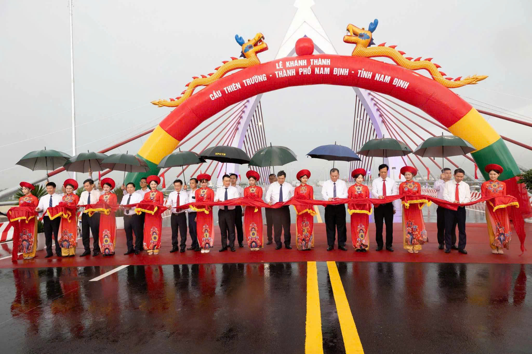 Sau 29 tháng thi công, cầu Thiên Trường ở Nam Định chính thức khánh thành - Ảnh 1. Sau 29 tháng thi công, cầu Thiên Trường ở Nam Định chính thức khánh thành - Ảnh 1.