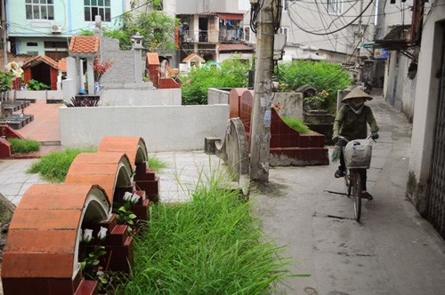 Ảnh hưởng phong thủy khi nhà đối diện mộ, cách hóa giải- Ảnh 4. Ảnh hưởng phong thủy khi nhà đối diện mộ, cách hóa giải- Ảnh 4.