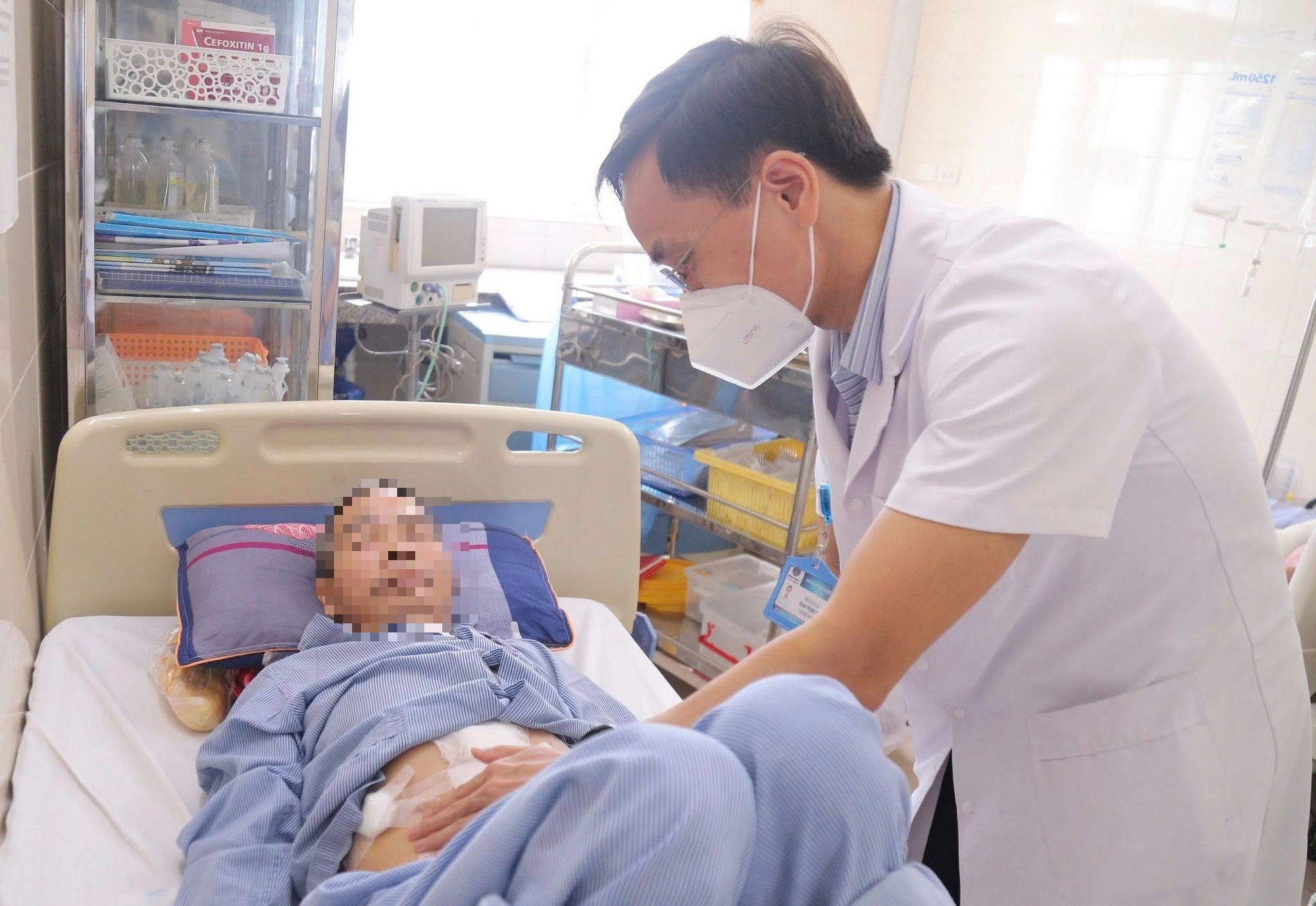Người đàn ông ở Phú Thọ phát hiện mắc cùng lúc 2 bệnh ung thư từ dấu hiệu nhiều người bỏ qua - Ảnh 1.