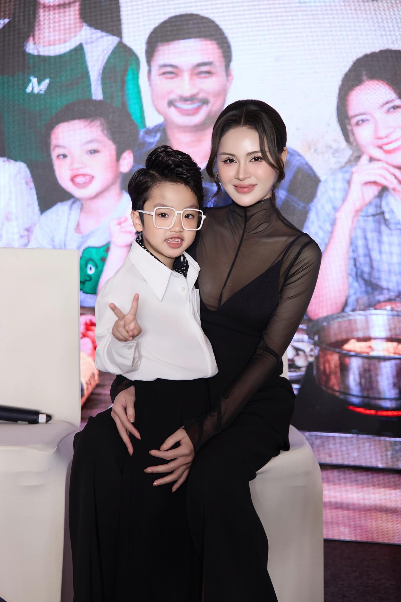 'Bạn gái' kiến trúc sư của Bùi Như Lai phim 'Cha tôi, người ở lại' gợi cảm với áo ren xuyên thấu- Ảnh 5.