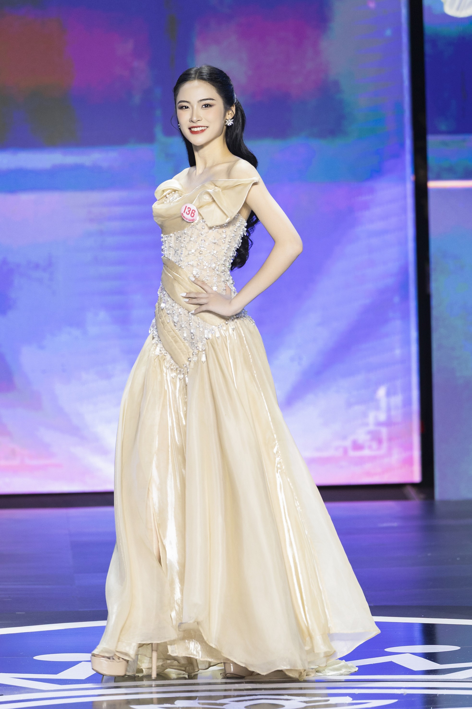 Cô gái Hải Phòng sinh năm 2005 ở chung kết Hoa hậu Việt Nam - Ảnh 14. Cô gái Hải Phòng sinh năm 2005 ở chung kết Hoa hậu Việt Nam - Ảnh 14.