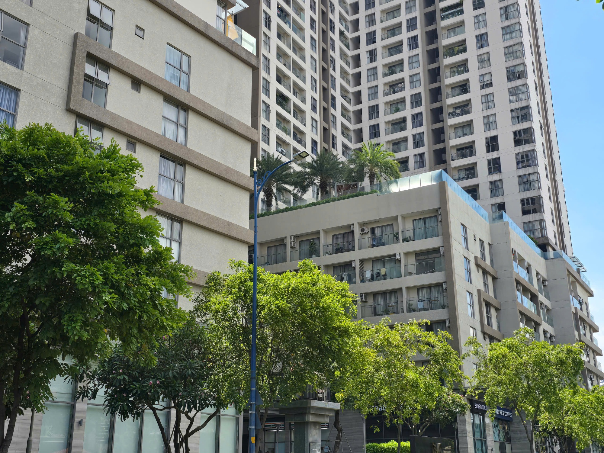 Nơi ở của hoa hậu Thùy Tiên vừa bị Bộ Công an khám xét có gì đặc biệt?- Ảnh 1. Nơi ở của hoa hậu Thùy Tiên vừa bị Bộ Công an khám xét có gì đặc biệt?- Ảnh 1.