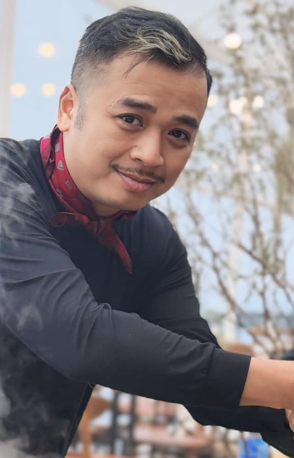 Điều ít biết về 'cha đẻ' nhạc phim 'Cha tôi, người ở lại': Xuất thân 'nôi' chèo, từng là 'Thiên Lôi'- Ảnh 2. Điều ít biết về 'cha đẻ' nhạc phim 'Cha tôi, người ở lại': Xuất thân 'nôi' chèo, từng là 'Thiên Lôi'- Ảnh 2.