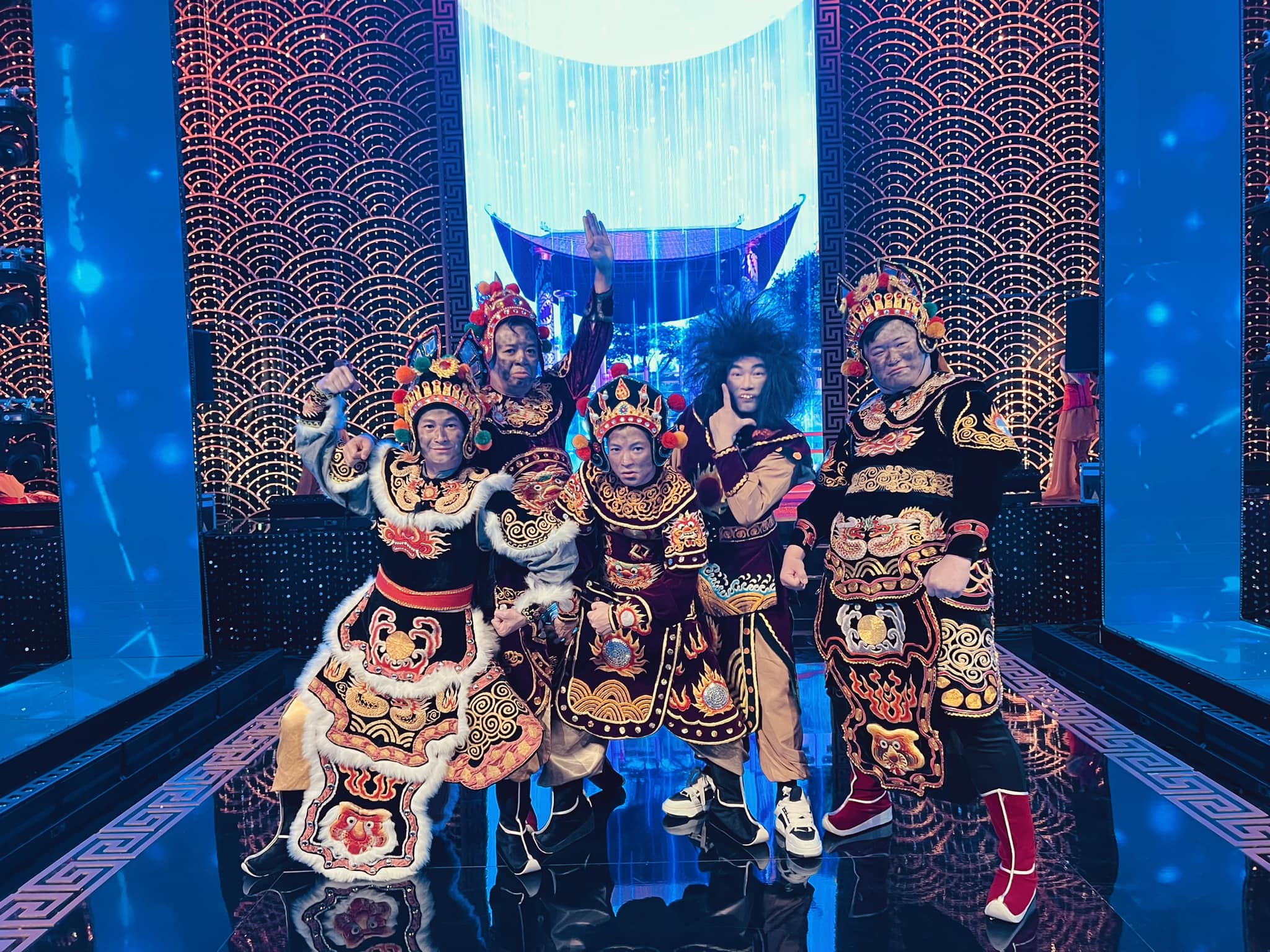 Điều ít biết về 'cha đẻ' nhạc phim 'Cha tôi, người ở lại': Xuất thân 'nôi' chèo, từng là 'Thiên Lôi'- Ảnh 10. Điều ít biết về 'cha đẻ' nhạc phim 'Cha tôi, người ở lại': Xuất thân 'nôi' chèo, từng là 'Thiên Lôi'- Ảnh 10.