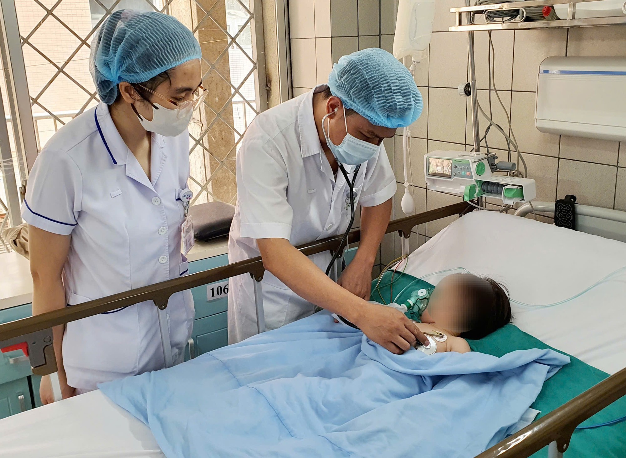 Bé gái 19 tháng tuổi đuối nước ngay tại nhà từ vật dụng ít ai ngờ tới- Ảnh 1.