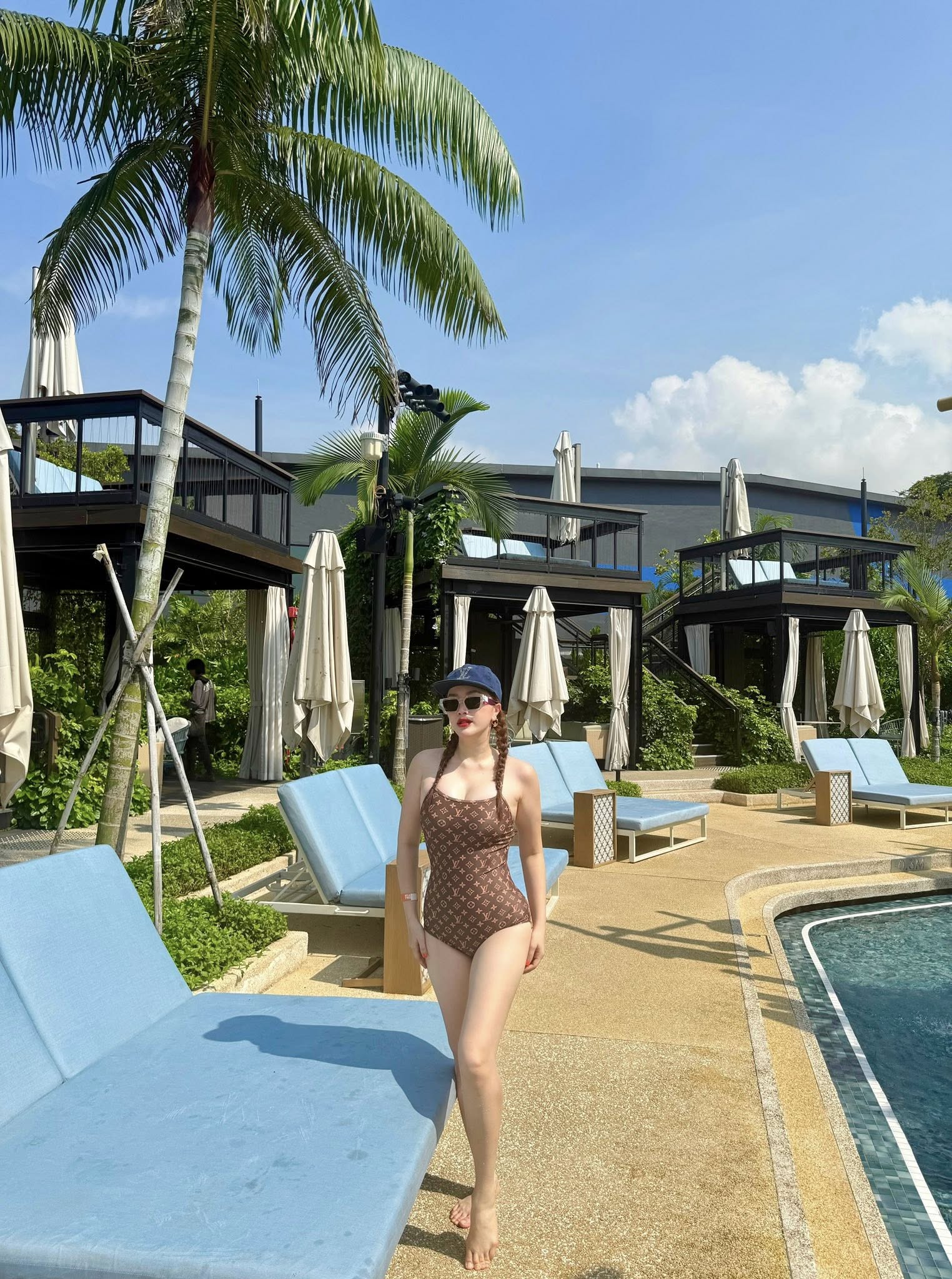 Bảo Thy, Thanh Hằng, Hoàng Yến chào hè bằng bikini gợi cảm nhưng Minh Triệu mới thực sự 'nóng bỏng'- Ảnh 3.
