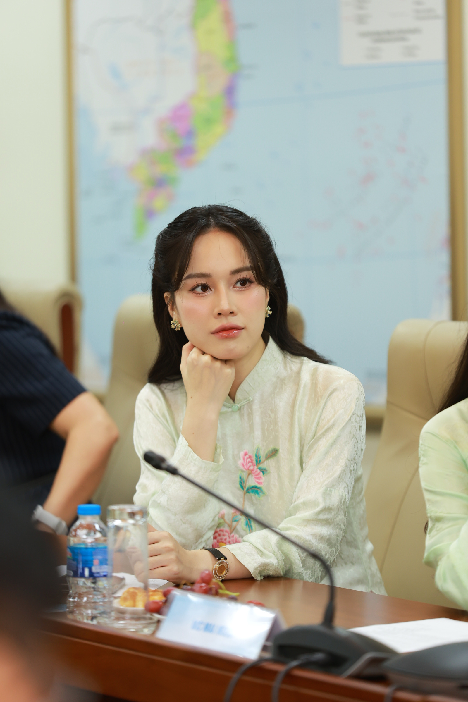 Mai Ngọc tái xuất cùng Ngọc Hân, khán giả nhận xét nữ MC chỉ thua hoa hậu đúng một điều- Ảnh 7. Mai Ngọc tái xuất cùng Ngọc Hân, khán giả nhận xét nữ MC chỉ thua hoa hậu đúng một điều- Ảnh 7.