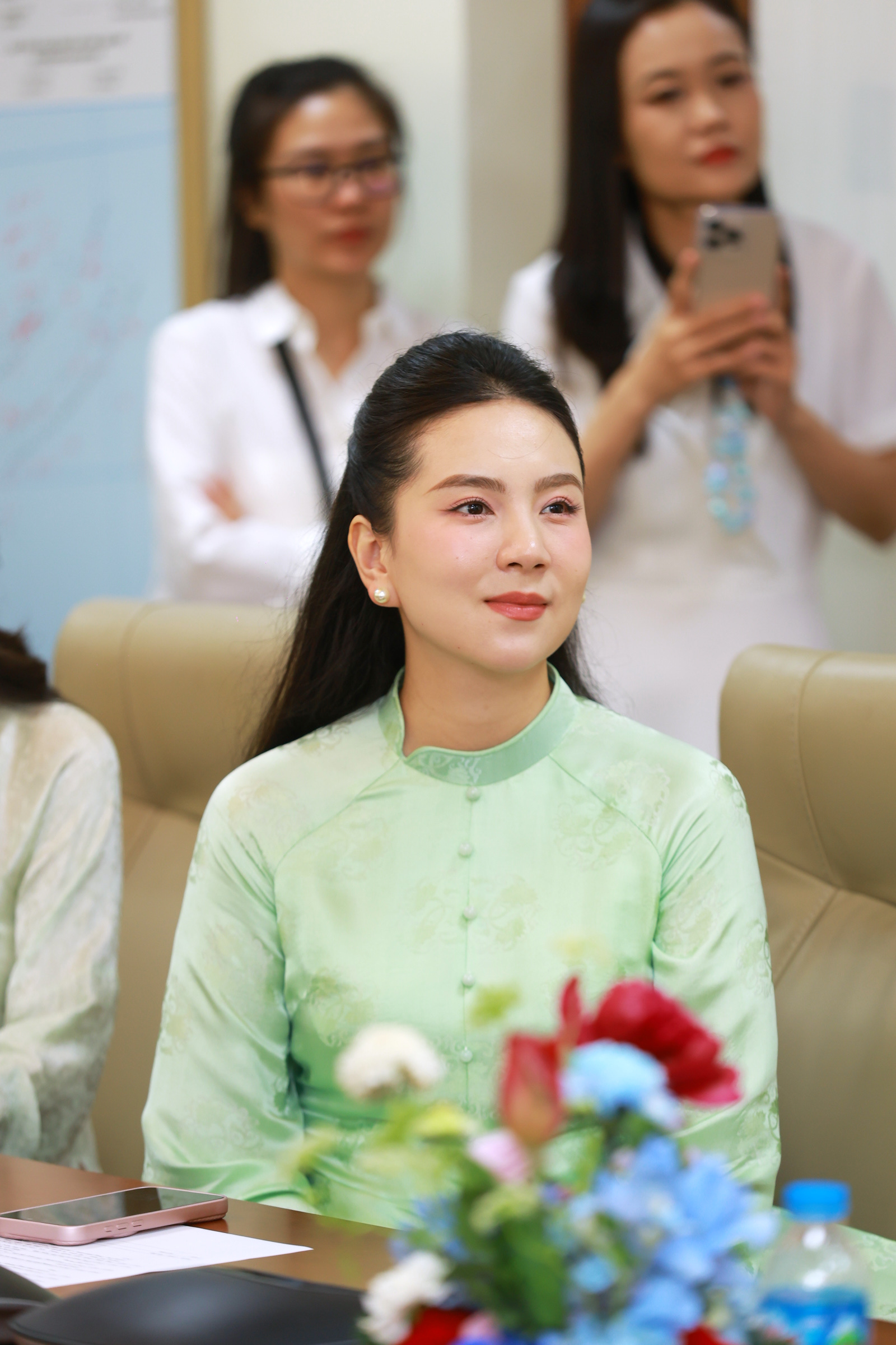 Mai Ngọc tái xuất cùng Ngọc Hân, khán giả nhận xét nữ MC chỉ thua hoa hậu đúng một điều- Ảnh 5. Mai Ngọc tái xuất cùng Ngọc Hân, khán giả nhận xét nữ MC chỉ thua hoa hậu đúng một điều- Ảnh 5.