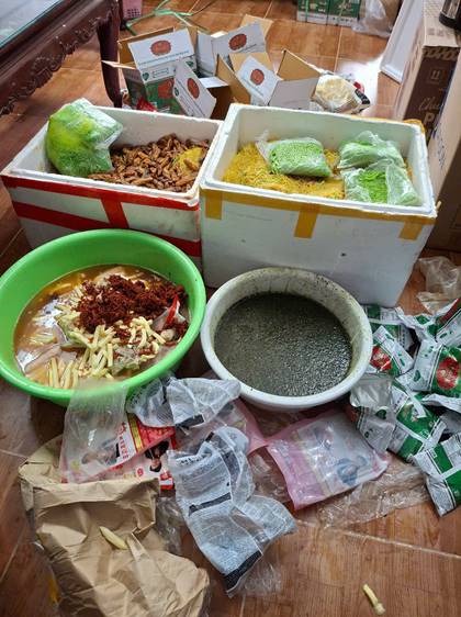 Kinh hoàng gần 5 tấn thực phẩm đông lạnh bốc mùi hôi thối, suýt tuồn ra thị trường- Ảnh 4. Kinh hoàng gần 5 tấn thực phẩm đông lạnh bốc mùi hôi thối, suýt tuồn ra thị trường- Ảnh 4.