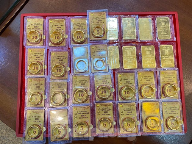Giá vàng hôm nay 21/5: Vàng SJC vượt 120 triệu đồng/lượng, vàng nhẫn Bảo Tín Minh Châu, Doji ra sao? - Ảnh 2.