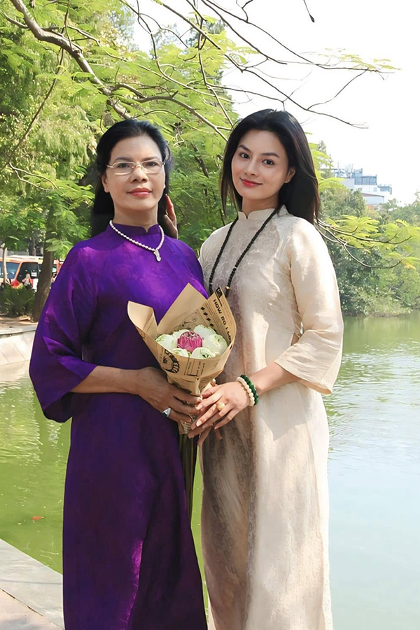 Siêu mẫu quê Nam Định từng đóng phim của Củng Lợi cách đây nhiều năm hiện giờ ra sao? - Ảnh 9. Siêu mẫu quê Nam Định từng đóng phim của Củng Lợi cách đây nhiều năm hiện giờ ra sao? - Ảnh 9.