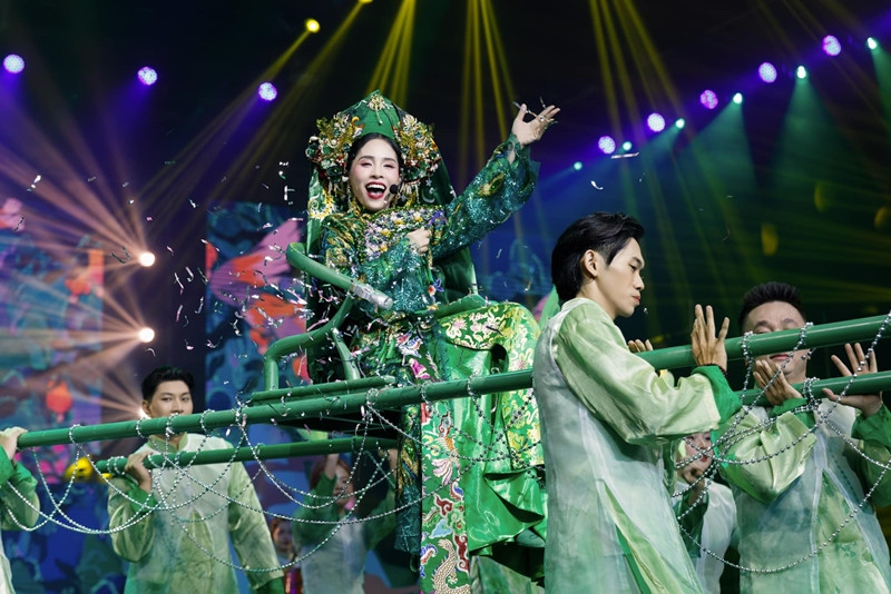 Kiều Anh: Từ ca nương đến 'phú bà' và hôn nhân ngọt ngào với chồng đại gia - Ảnh 3. Kiều Anh: Từ ca nương đến 'phú bà' và hôn nhân ngọt ngào với chồng đại gia - Ảnh 3.