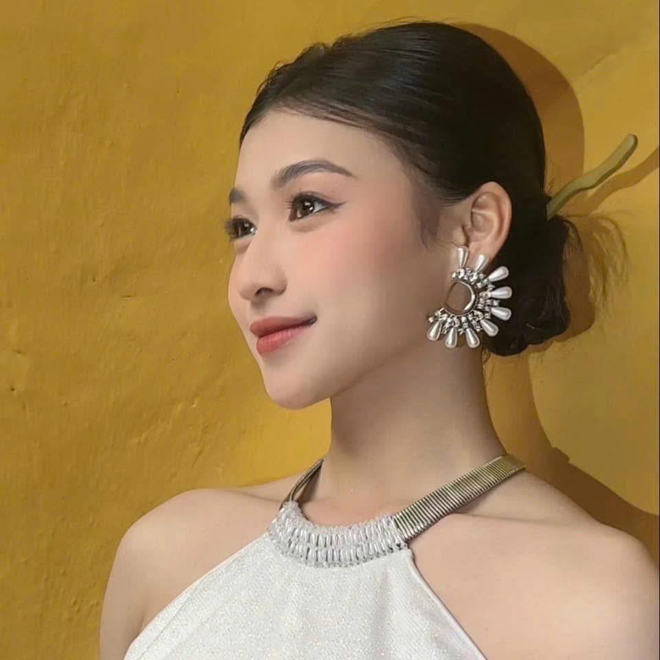 Nữ sinh xứ Huế gương mặt sáng giá tại Hoa hậu Việt Nam - Ảnh 5. Nữ sinh xứ Huế gương mặt sáng giá tại Hoa hậu Việt Nam - Ảnh 5.