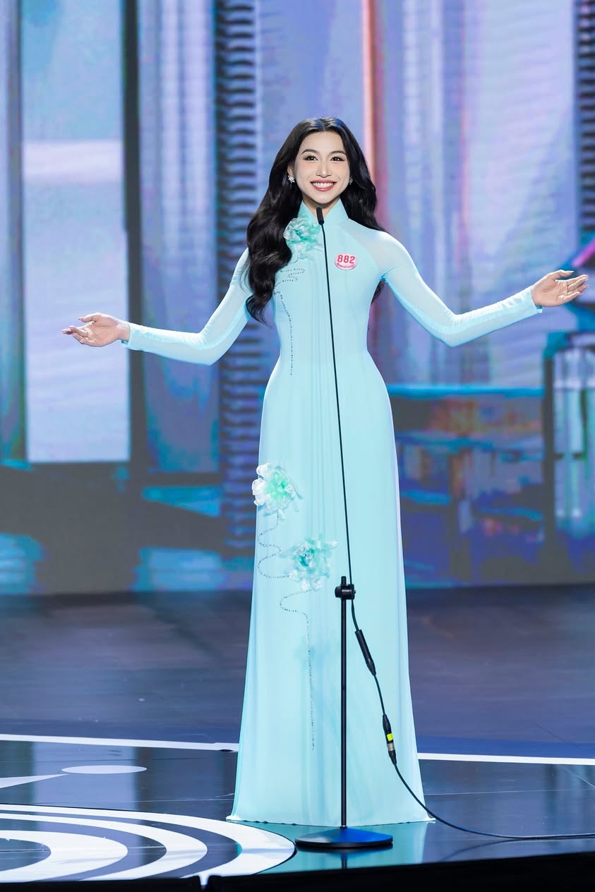 Nữ sinh xứ Huế gương mặt sáng giá tại Hoa hậu Việt Nam - Ảnh 3. Nữ sinh xứ Huế gương mặt sáng giá tại Hoa hậu Việt Nam - Ảnh 3.