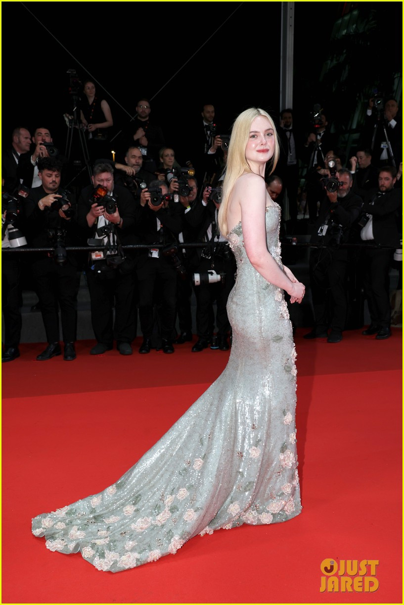 elle-fanning-renate-reinsve-cannes-film-festival-premiere-03-40122-1747899276840-17478992771111827360458.jpg