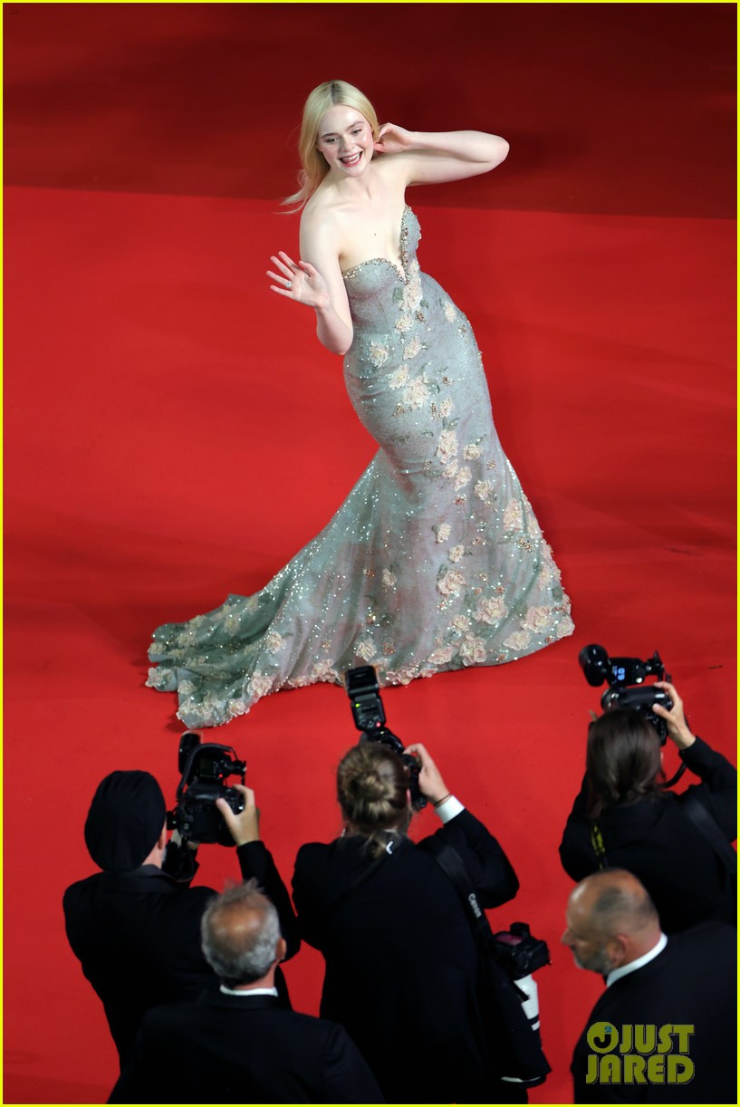 elle-fanning-renate-reinsve-cannes-film-festival-premiere-57-40118-1747899271137-17478992713362090219187.jpg