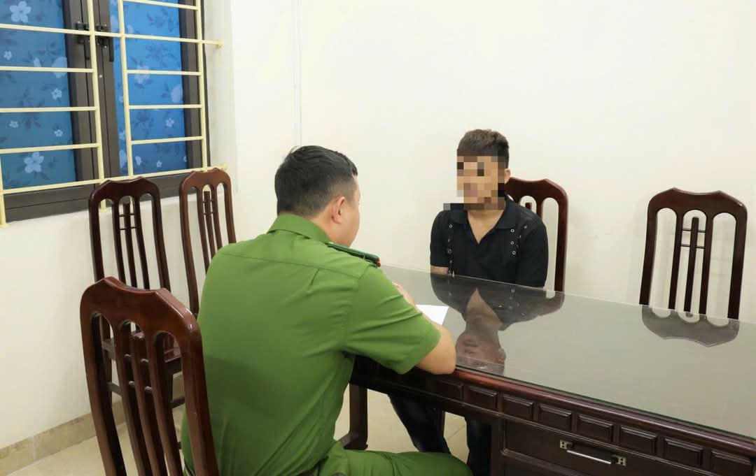 Nam Định: Bắt hai đối tượng cưỡng đoạt tiền nhân viên quán karaoke- Ảnh 1. Nam Định: Bắt hai đối tượng cưỡng đoạt tiền nhân viên quán karaoke- Ảnh 1.