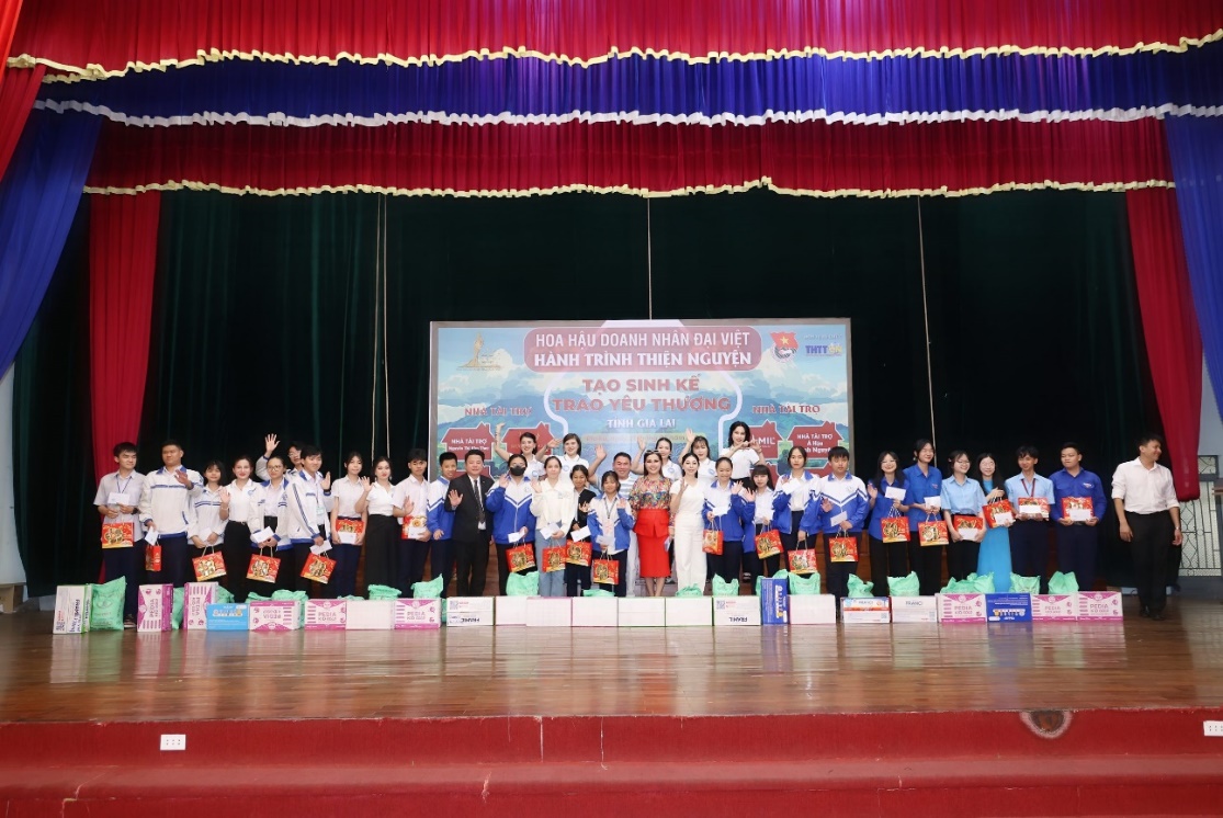 Lan tỏa giá trị nhân văn, khơi dậy tinh thần Đại Việt giữa đại ngàn Tây Nguyên - Ảnh 2. Lan tỏa giá trị nhân văn, khơi dậy tinh thần Đại Việt giữa đại ngàn Tây Nguyên - Ảnh 2.