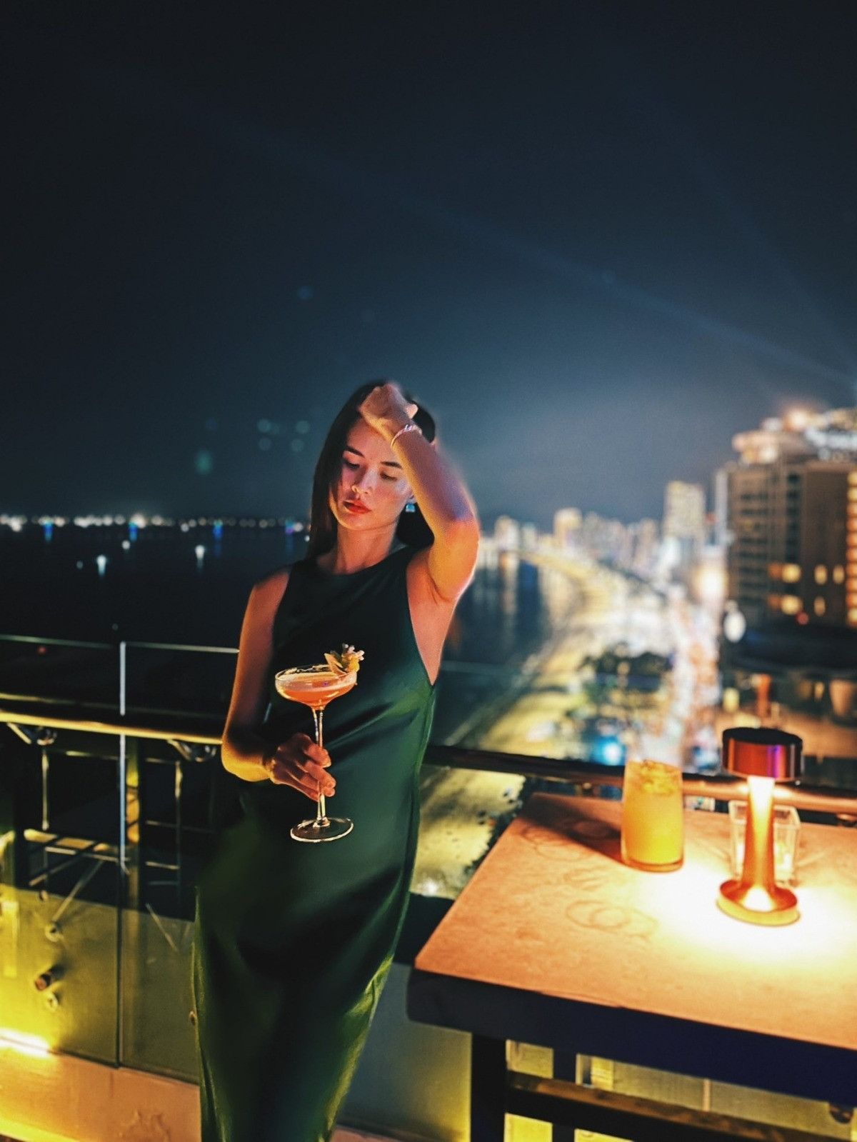 Hồng Nhung thay đổi không nhận ra, Diệp Lâm Anh đi chơi với bạn trai kém 11 tuổi - Ảnh 11. Hồng Nhung thay đổi không nhận ra, Diệp Lâm Anh đi chơi với bạn trai kém 11 tuổi - Ảnh 11.