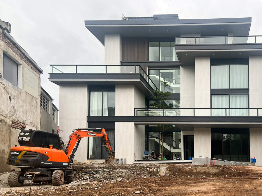 Xây nhà kéo dài tận 2 năm mới xong có ảnh hưởng đến vận khí của gia đình không? - Ảnh 2.