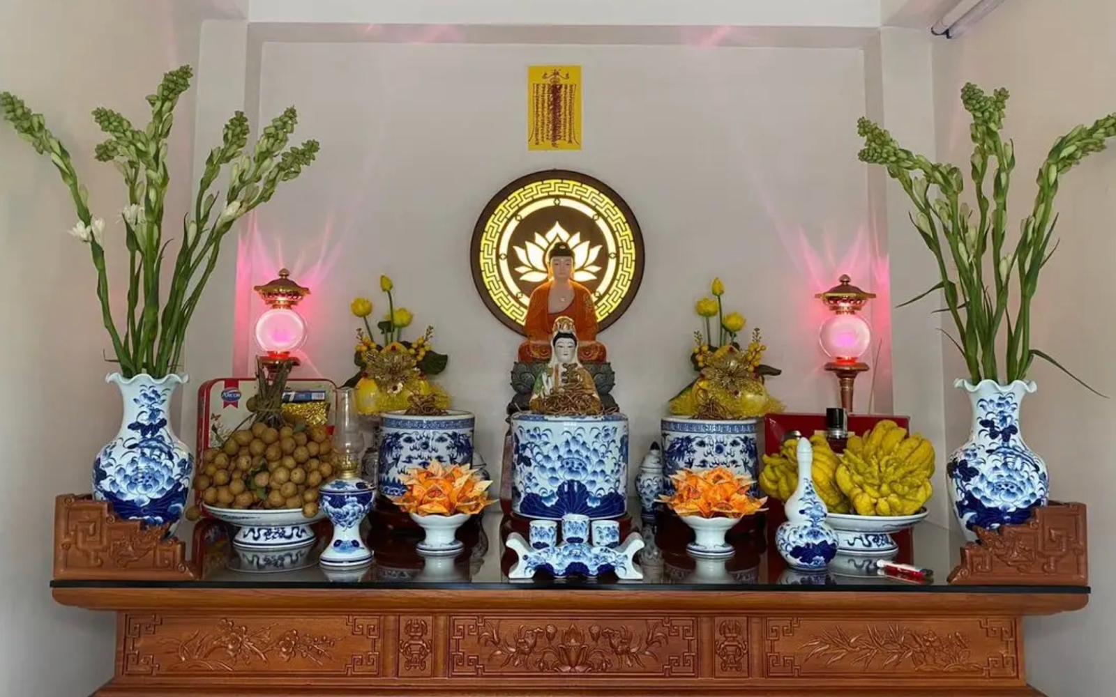 Đây là những vật dụng tuyệt đối không đặt trên bàn thờ 