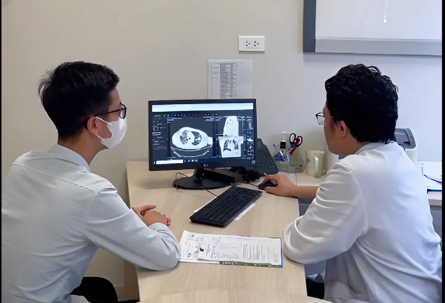 Người trẻ mắc ung thư giai đoạn muộn có 1 điểm chung, bác sĩ thốt lên "đây là rào cản lớn" - Ảnh 1. Người trẻ mắc ung thư giai đoạn muộn có 1 điểm chung, bác sĩ thốt lên "đây là rào cản lớn" - Ảnh 1.