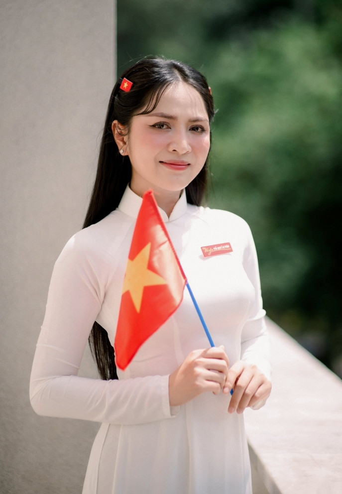 Ca sĩ 'tỷ view' Duyên Quỳnh: Tin đồn tình cảm giữa tôi và Nguyễn Văn Chung không đúng - Ảnh 9. Ca sĩ 'tỷ view' Duyên Quỳnh: Tin đồn tình cảm giữa tôi và Nguyễn Văn Chung không đúng - Ảnh 9.