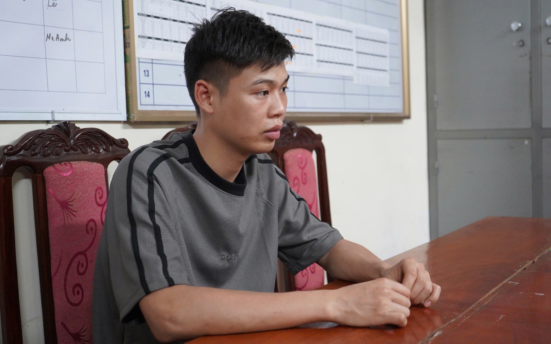 Hà Nội: Bắt giam người phụ nữ ném mắm tôm Làm nhục chủ tiệm bánh livestream - Ảnh 2.