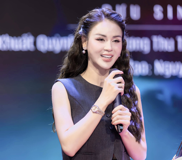 Nhan sắc như hoa hậu của mỹ nhân quê Tuyên Quang vừa vào vai người yêu bố Chính trong 'Cha tôi người ở lại'- Ảnh 4. Nhan sắc như hoa hậu của mỹ nhân quê Tuyên Quang vừa vào vai người yêu bố Chính trong 'Cha tôi người ở lại'- Ảnh 4.