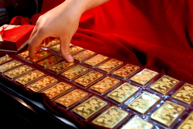 Giá vàng ngày 23/5: Vàng miếng SJC bất ngờ giảm, vàng nhẫn Bảo Tín Minh Châu, Doji ra sao?- Ảnh 2.