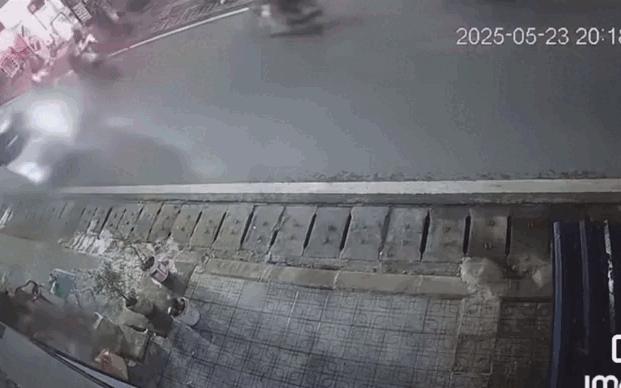 'Ma men' ph&oacute;ng xe m&aacute;y ngược chiều tr&ecirc;n cao tốc g&acirc;y tai nạn li&ecirc;n ho&agrave;n - Ảnh 1.