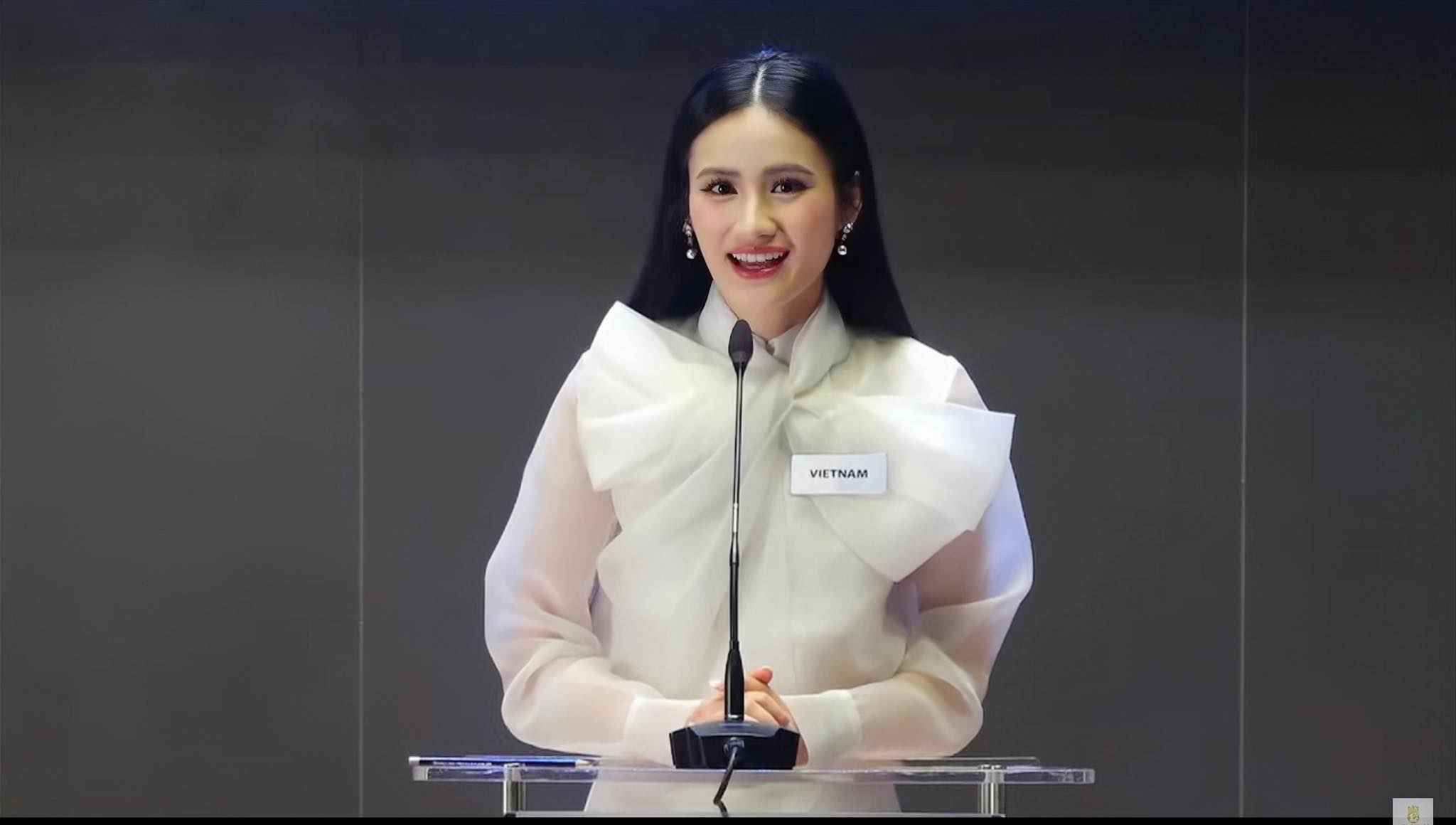 Hoa hậu Ý Nhi sẽ lọt top bao nhiêu tại Miss World 2025?- Ảnh 8. Hoa hậu Ý Nhi sẽ lọt top bao nhiêu tại Miss World 2025?- Ảnh 8.