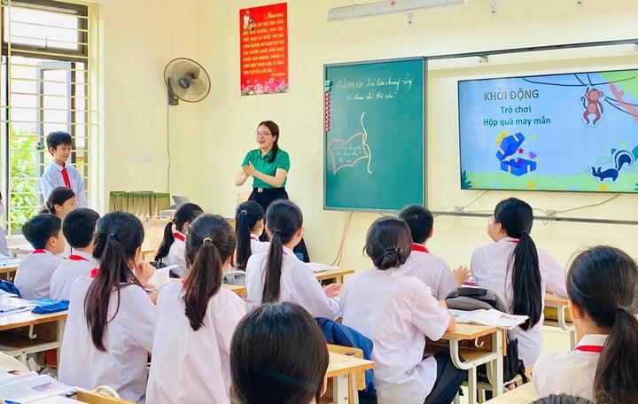 Giáo viên có được phép dạy thêm trong dịp hè? - Ảnh 1. Giáo viên có được phép dạy thêm trong dịp hè? - Ảnh 1.