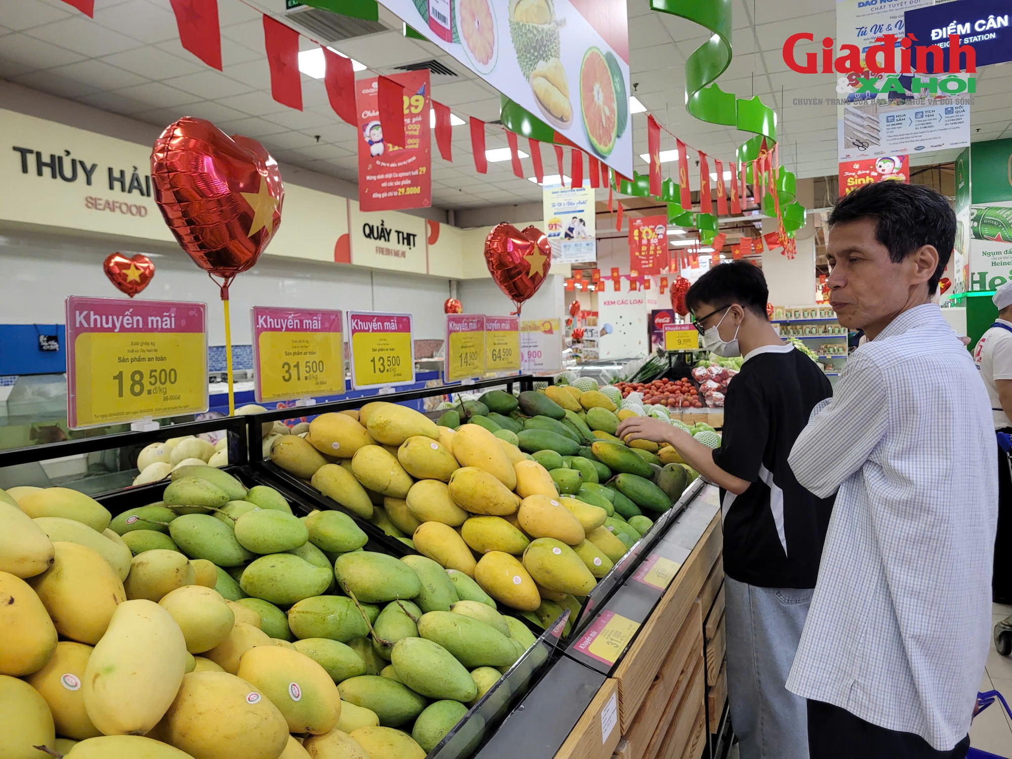 Thực phẩm siêu thị đại hạ giá ngày cuối tuần, rau củ chỉ từ 6.500 đồng/kg- Ảnh 4.