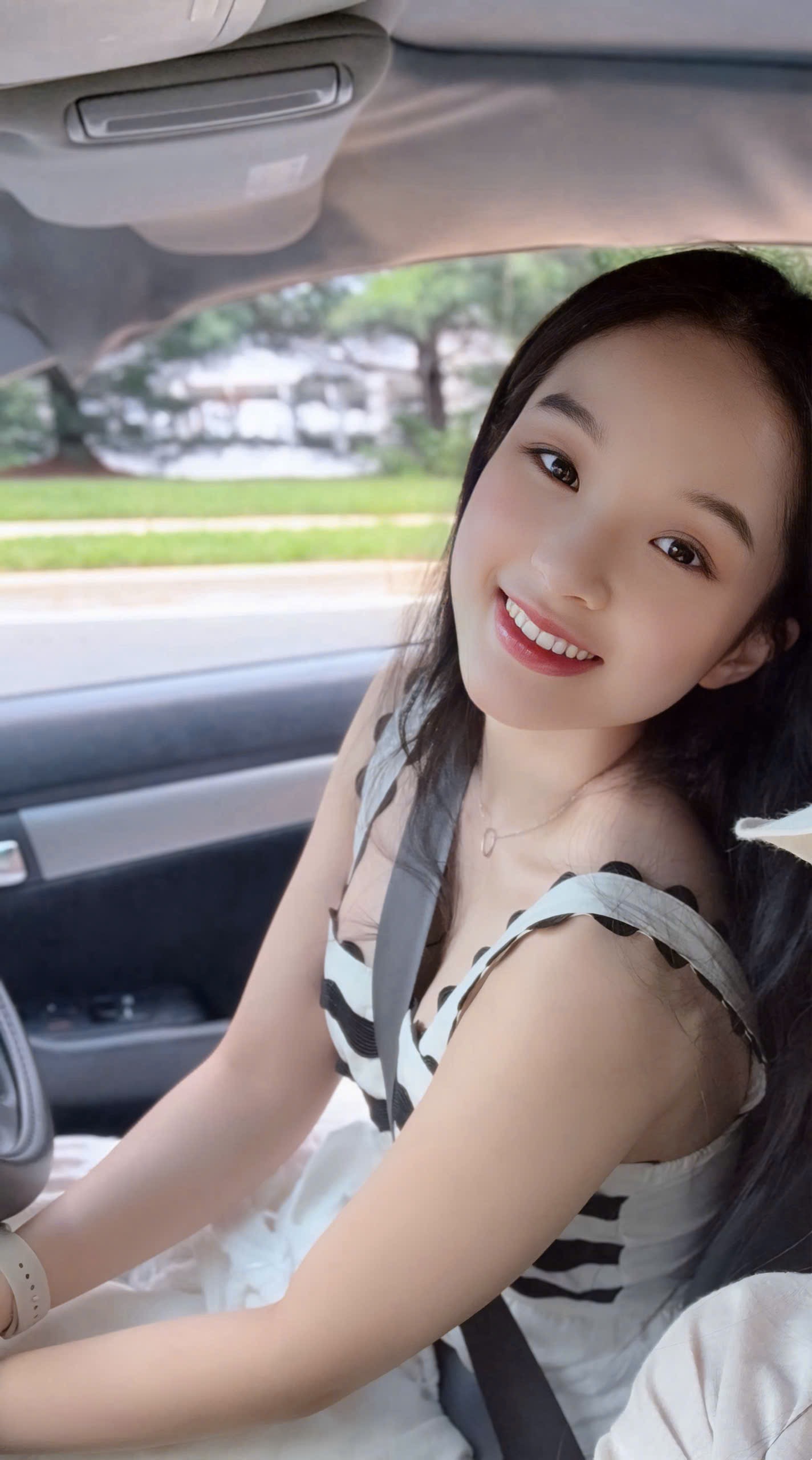 Nhan sắc tuổi 26 của Tú Linh - Con gái nghệ sĩ Thanh Thanh Hiền vừa tốt nghiệp đại học xuất sắc ở Mỹ - Ảnh 5. Nhan sắc tuổi 26 của Tú Linh - Con gái nghệ sĩ Thanh Thanh Hiền vừa tốt nghiệp đại học xuất sắc ở Mỹ - Ảnh 5.