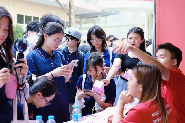 Tin sáng 27/5: Miền Bắc và Bắc Trung Bộ sắp đón mưa lớn; Lời kể của nữ giáo viên lao xuống sông cứu người- Ảnh 3.